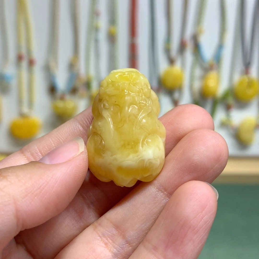 蜜蜡未镶嵌裸石貔貅