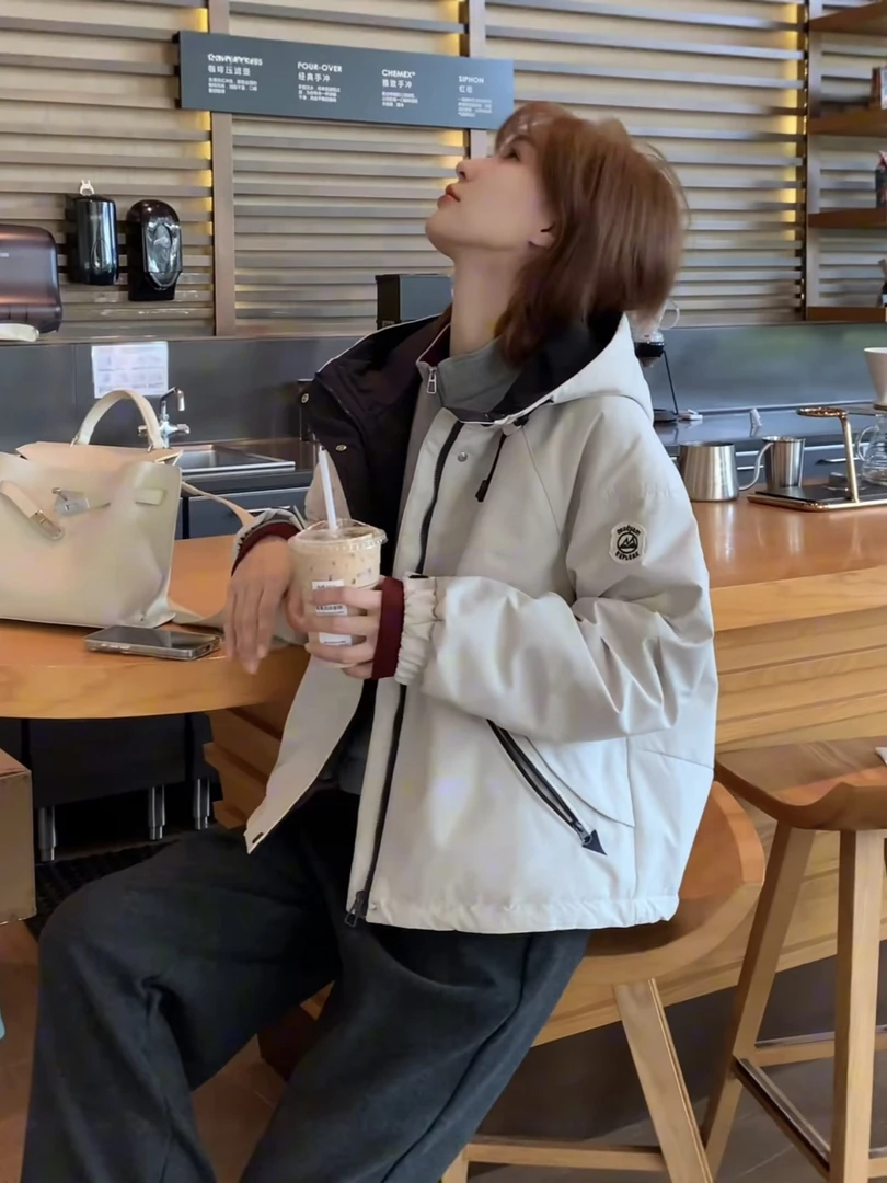 加绒加厚连帽冲锋衣外套女短款冬季2025新款小个子休闲保暖派克服