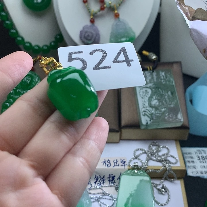 吊坠(赠链)未镶嵌翡翠