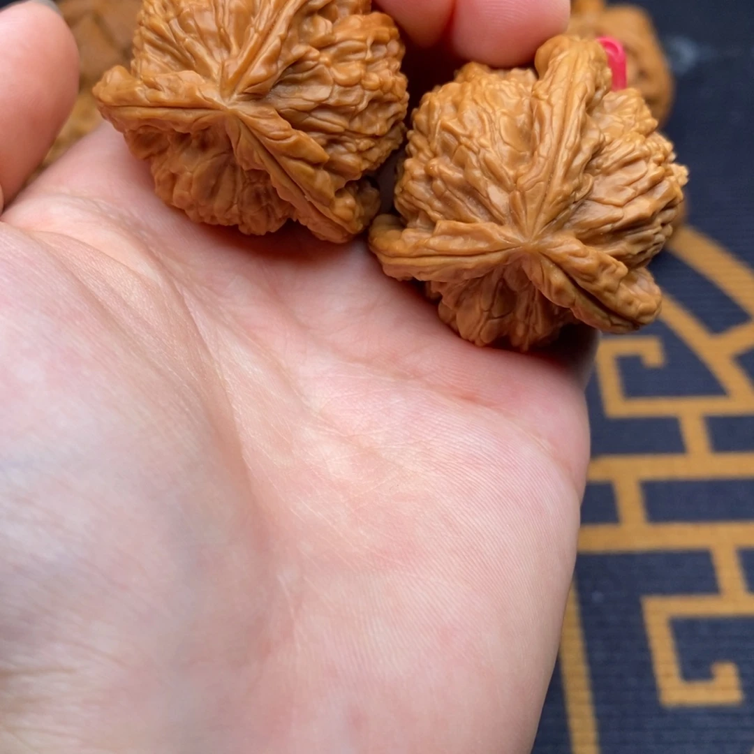 黑***龙文玩核桃吊坠白狮子