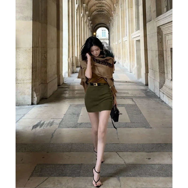 2025年早秋新品ins气质御姐豹纹披肩小外套+修身打底衫+高腰短裙