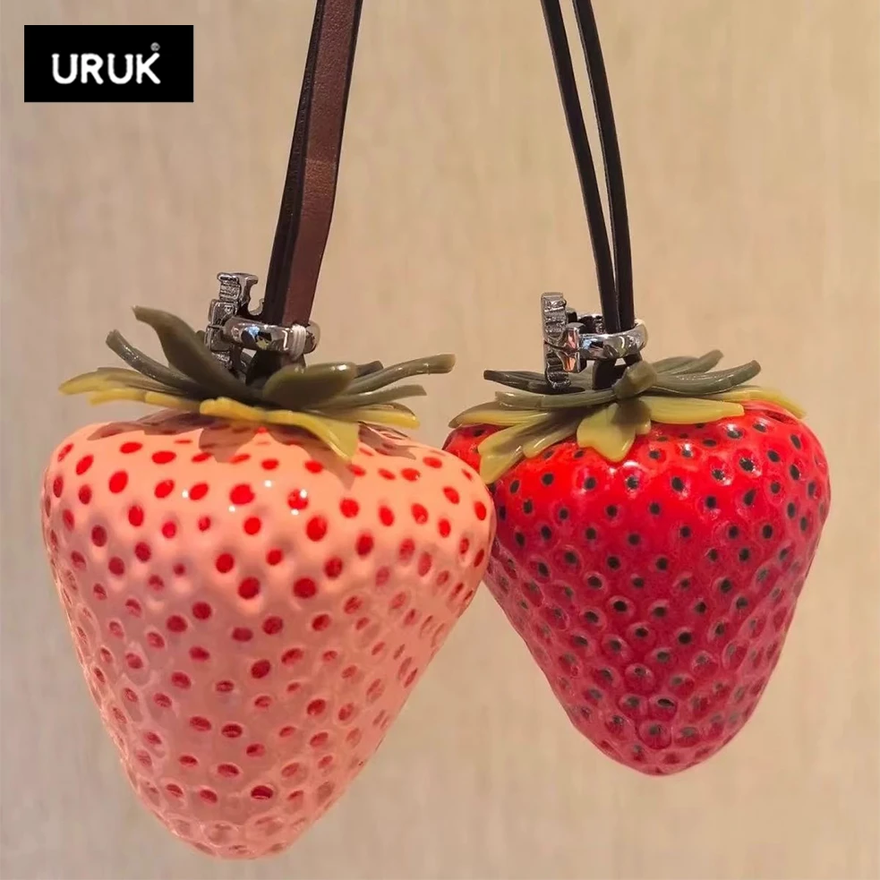 URUK百搭精致双色草莓包挂件2025新款超重工草莓立体可爱挂件
