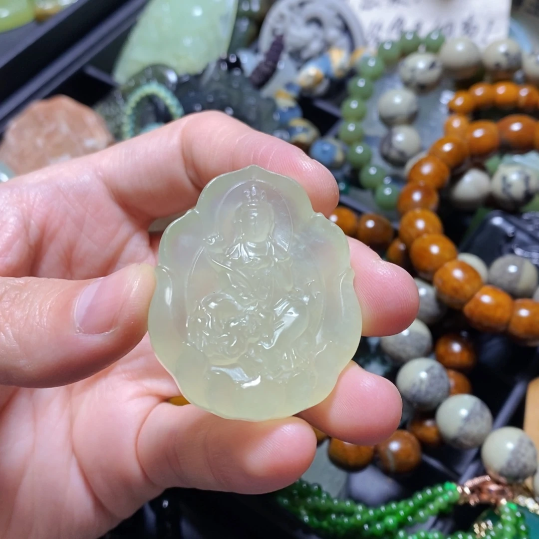 蛇纹石玉未镶嵌颈饰