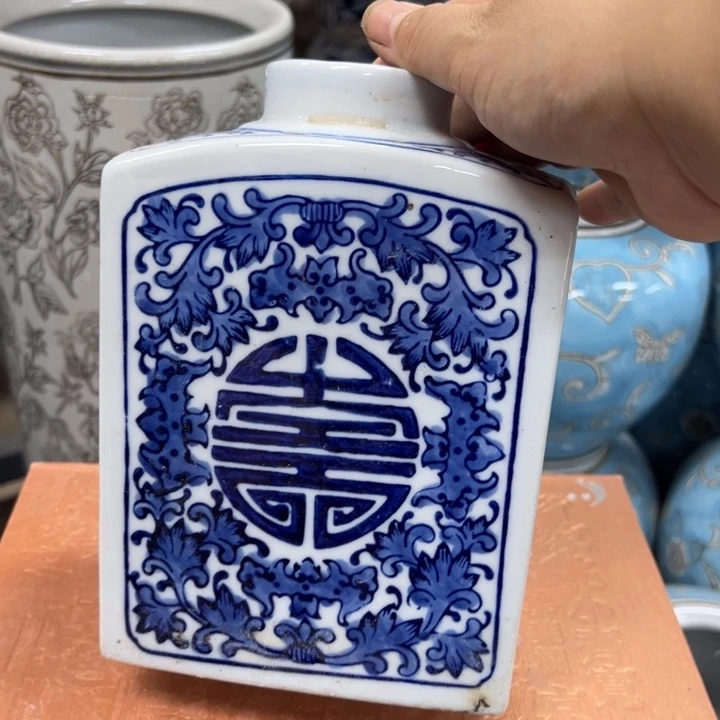 瓷片微瑕陶瓶。。。。。。。。。。。。。