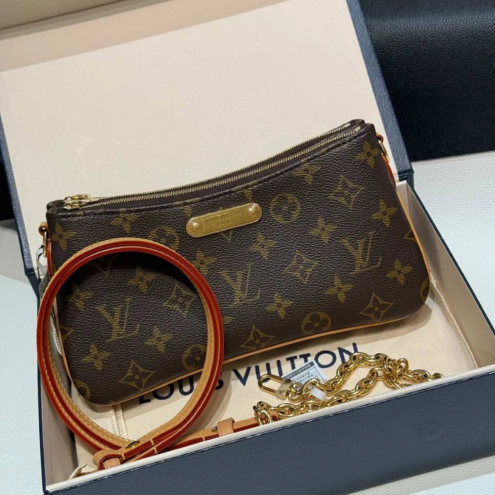 未使用 LouisVuitton/路易威登 老花Liv pochette手提包