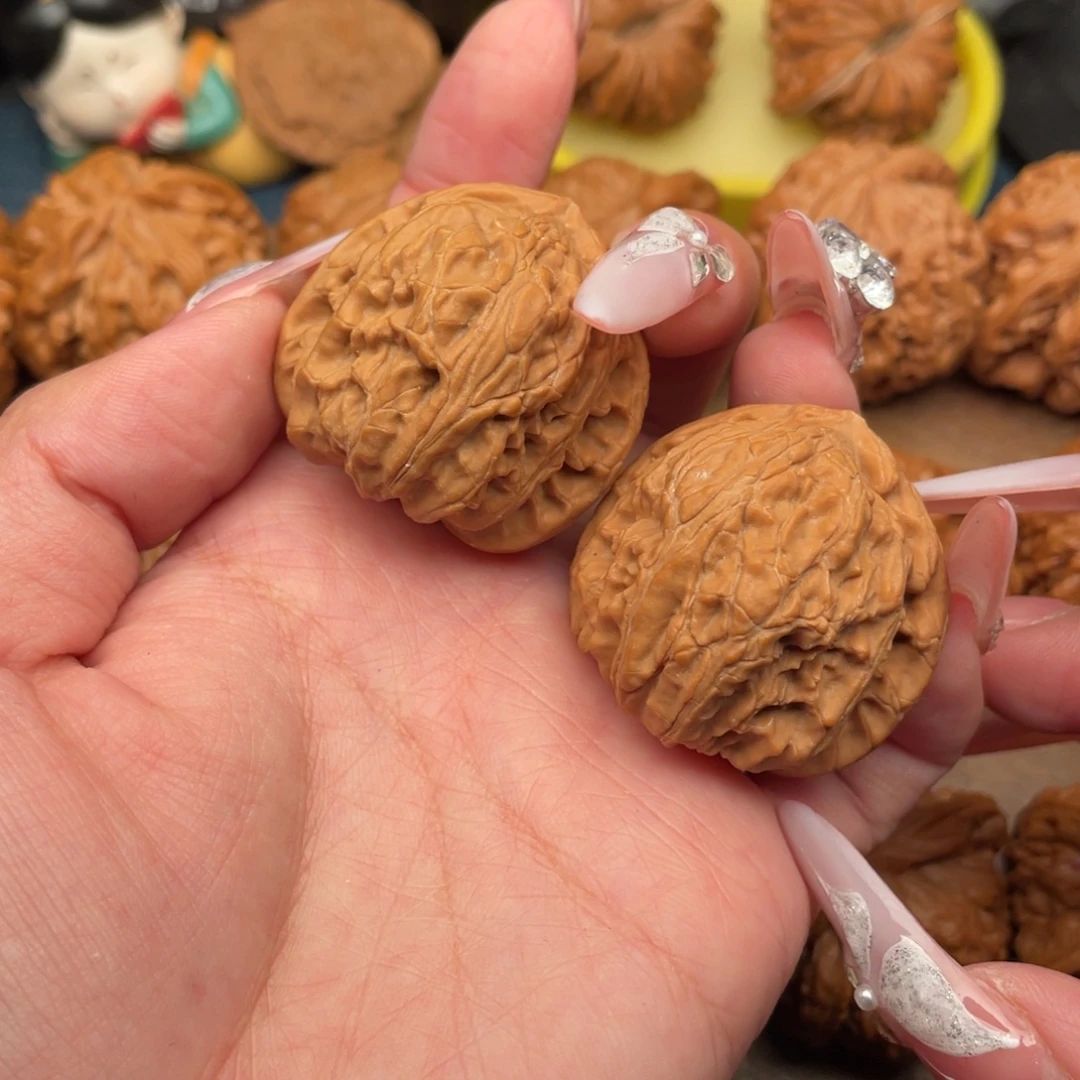 文玩核桃把件全品三角白37.5