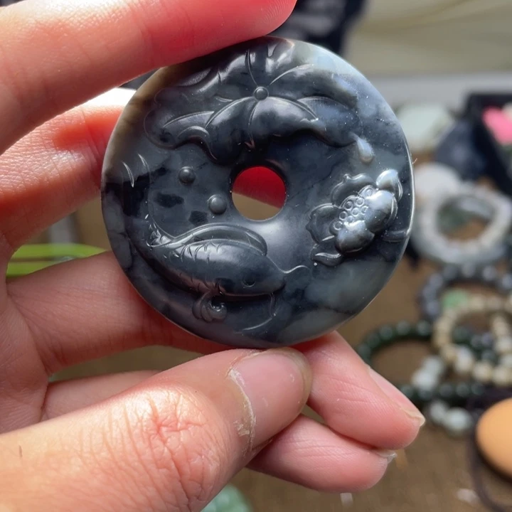 和田玉未镶嵌把件