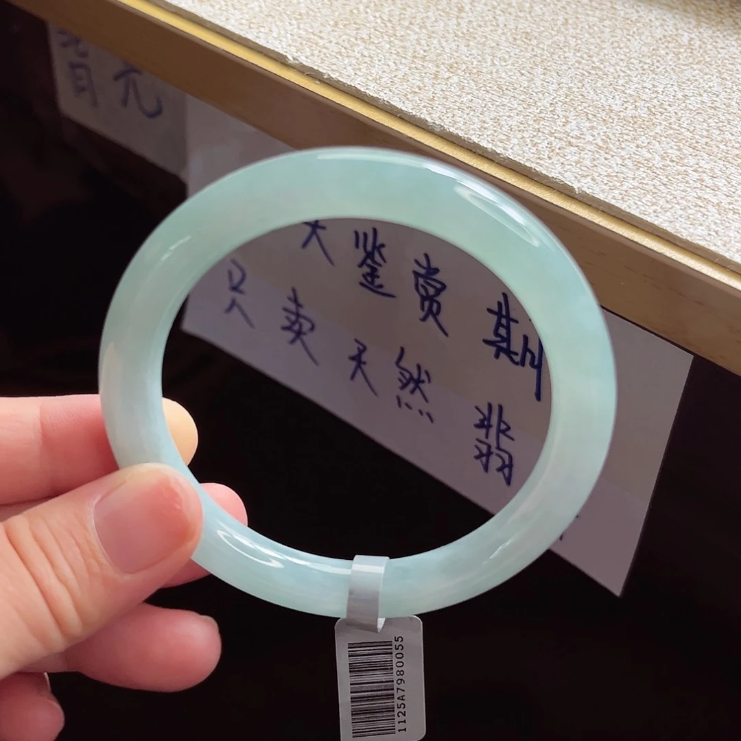 翡翠手镯未镶嵌手镯