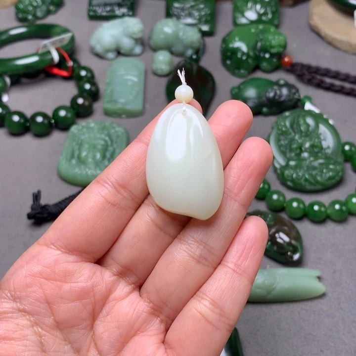 和田玉未镶嵌颈饰