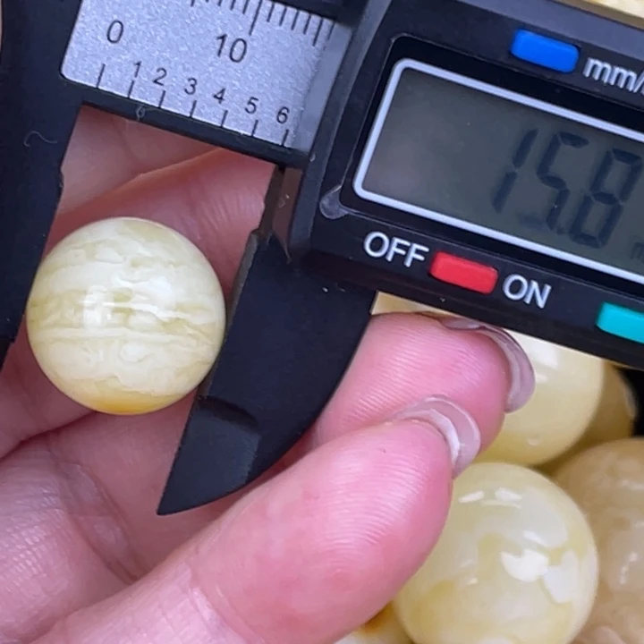 蜜蜡未镶嵌裸石微瑕165