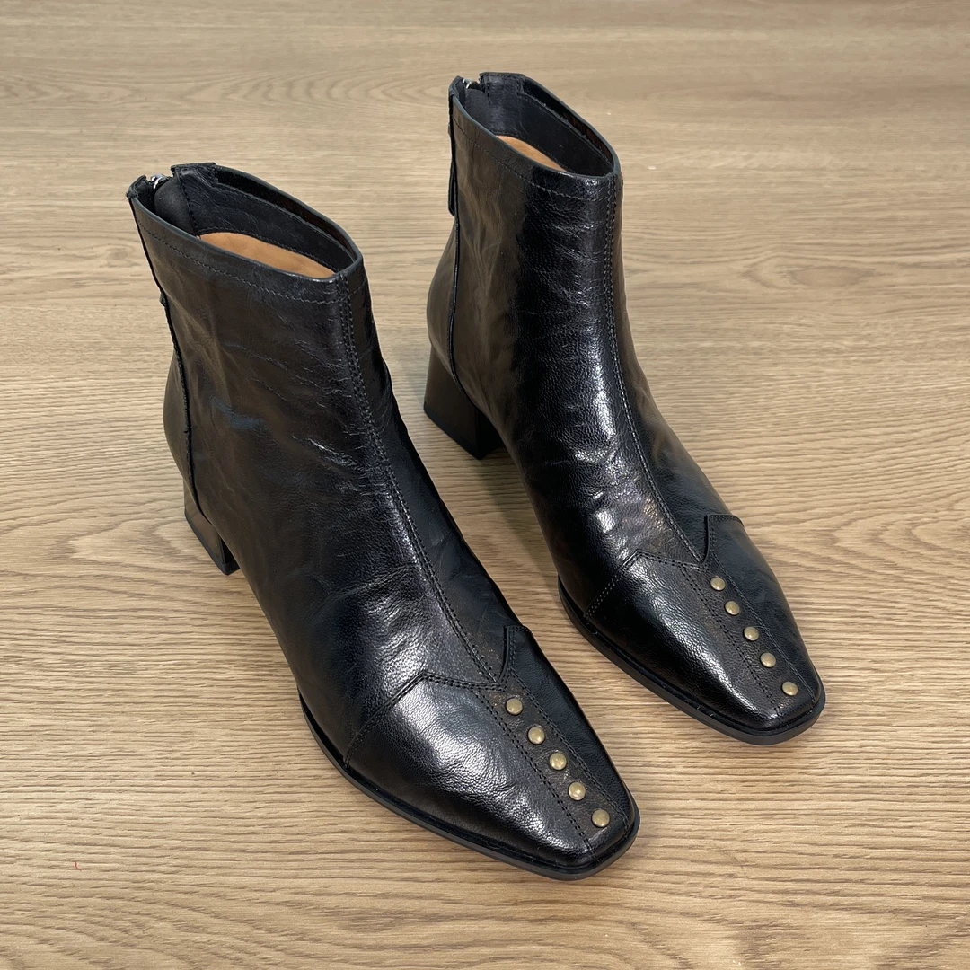 4cm 短筒靴新款方头白色清冷气质舒适秋冬时尚简约短靴