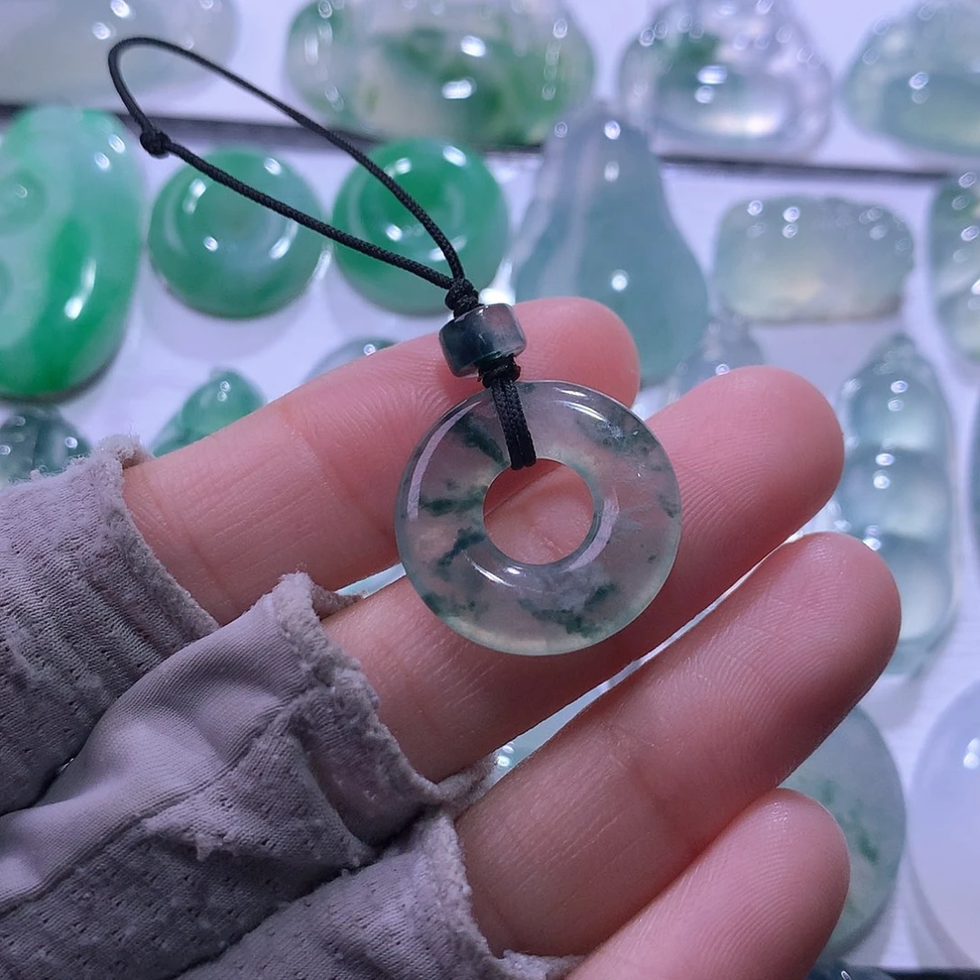 翡翠未镶嵌颈饰甜甜圈