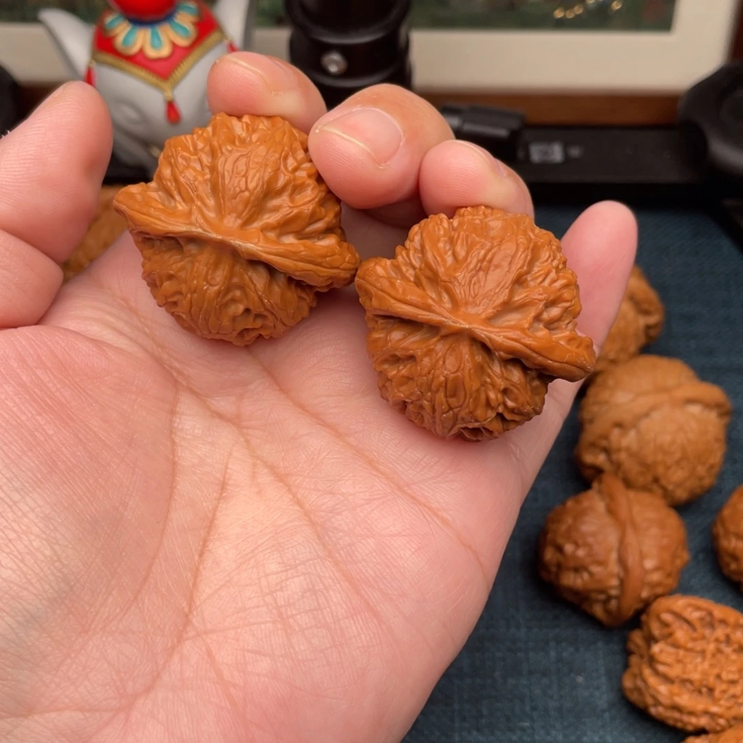 文玩核桃把件全品红皮宫灯39