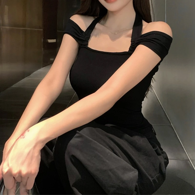 黑色夏季甜辣chic设计感小心机显瘦漏肩气质上衣女辣妹短款挂脖t