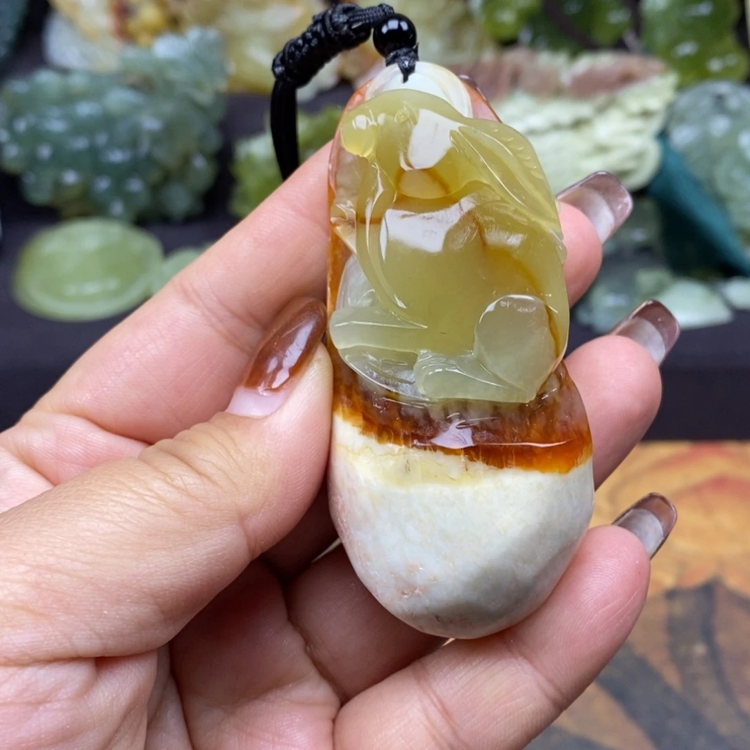 蛇纹石玉颈饰未镶嵌