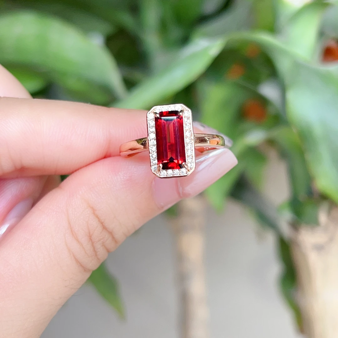 925银镶嵌天然鸽血红色石榴石戒指气质轻奢时尚复古简约经典精致