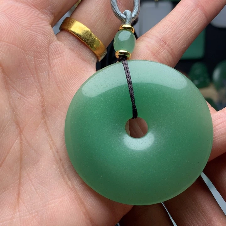 东陵石颈饰未镶嵌