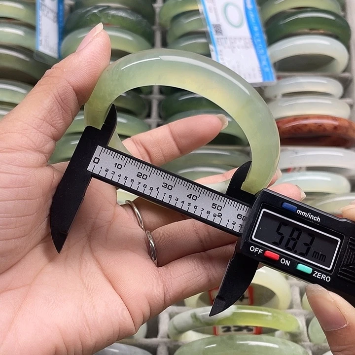 蛇纹石玉未镶嵌手镯222