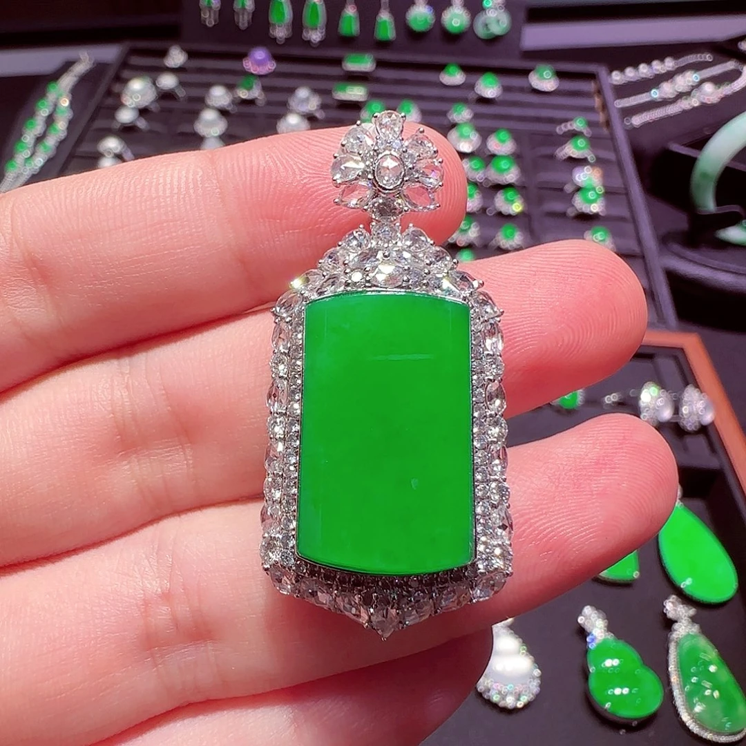 18K金镶嵌戒指翡翠吊坠