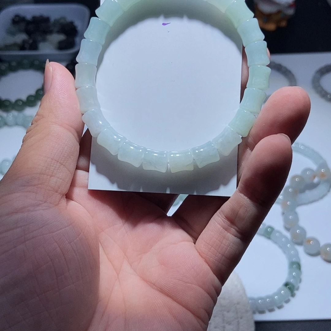 翡翠挂件未镶嵌翡翠