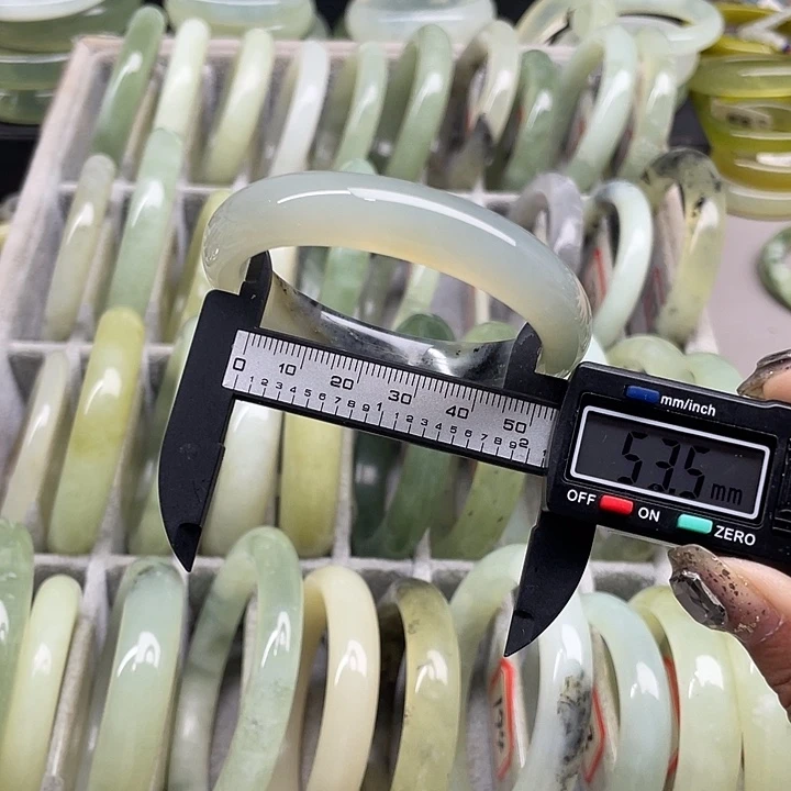 蛇纹石玉未镶嵌手镯174