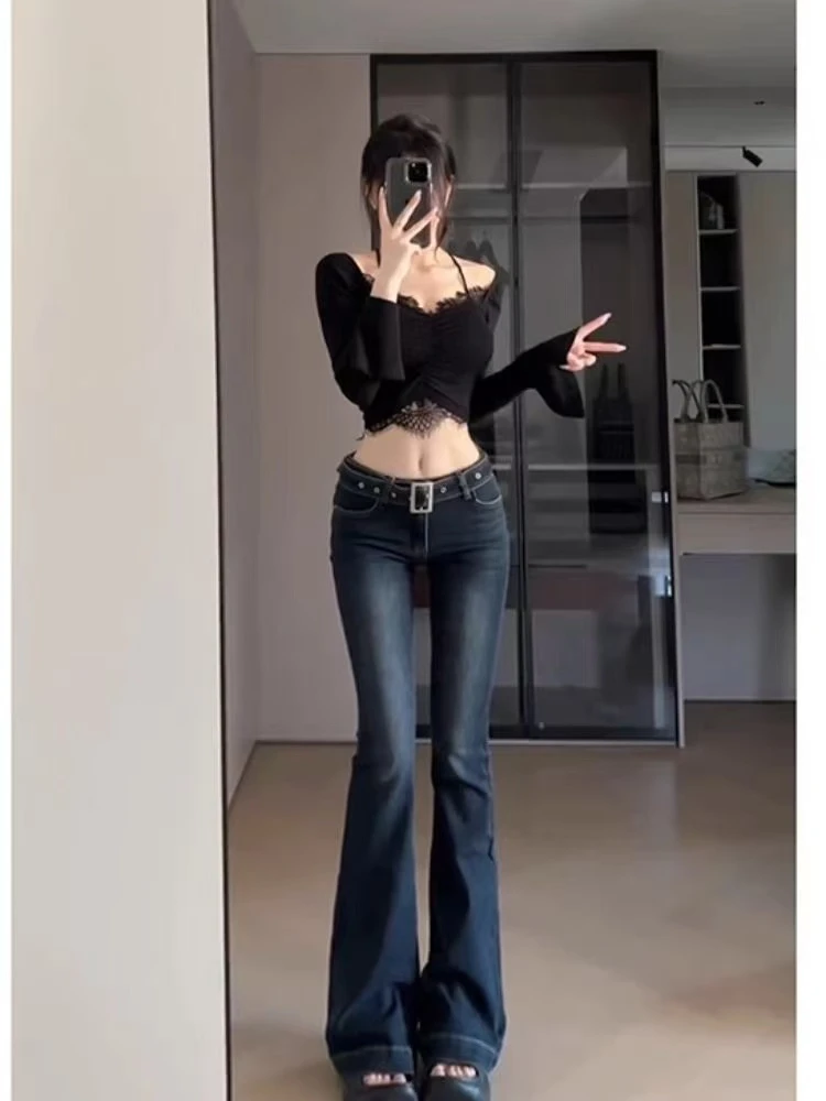 草莓.2025新款高腰喇叭裤