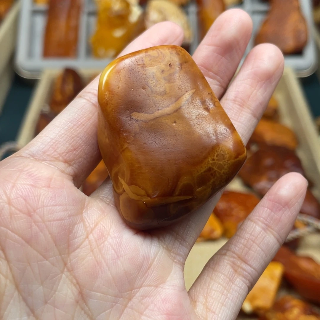 未镶嵌琥珀珠宝奇石