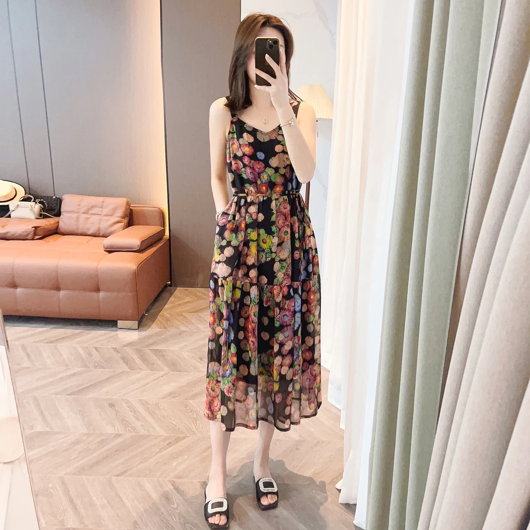 只出不进 W88571新款高级感文艺百搭吊带连衣女时尚连衣裙