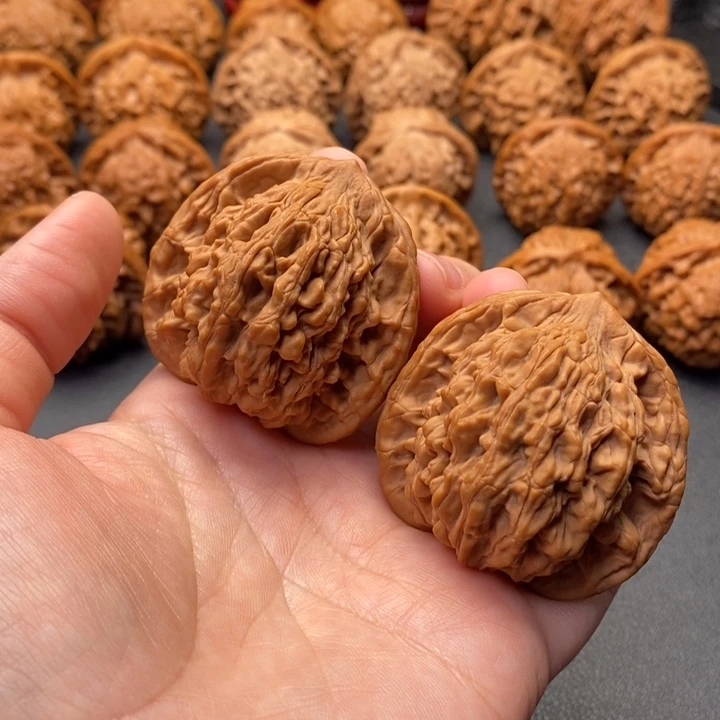 文玩核桃把件45.5尺虎头