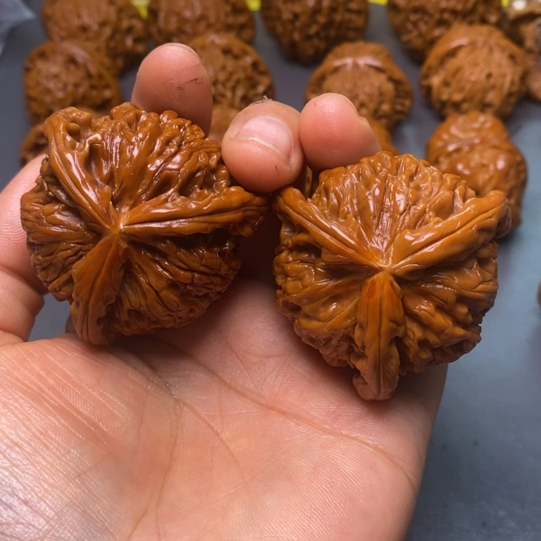 @***王桃核吊坠白狮子三棱