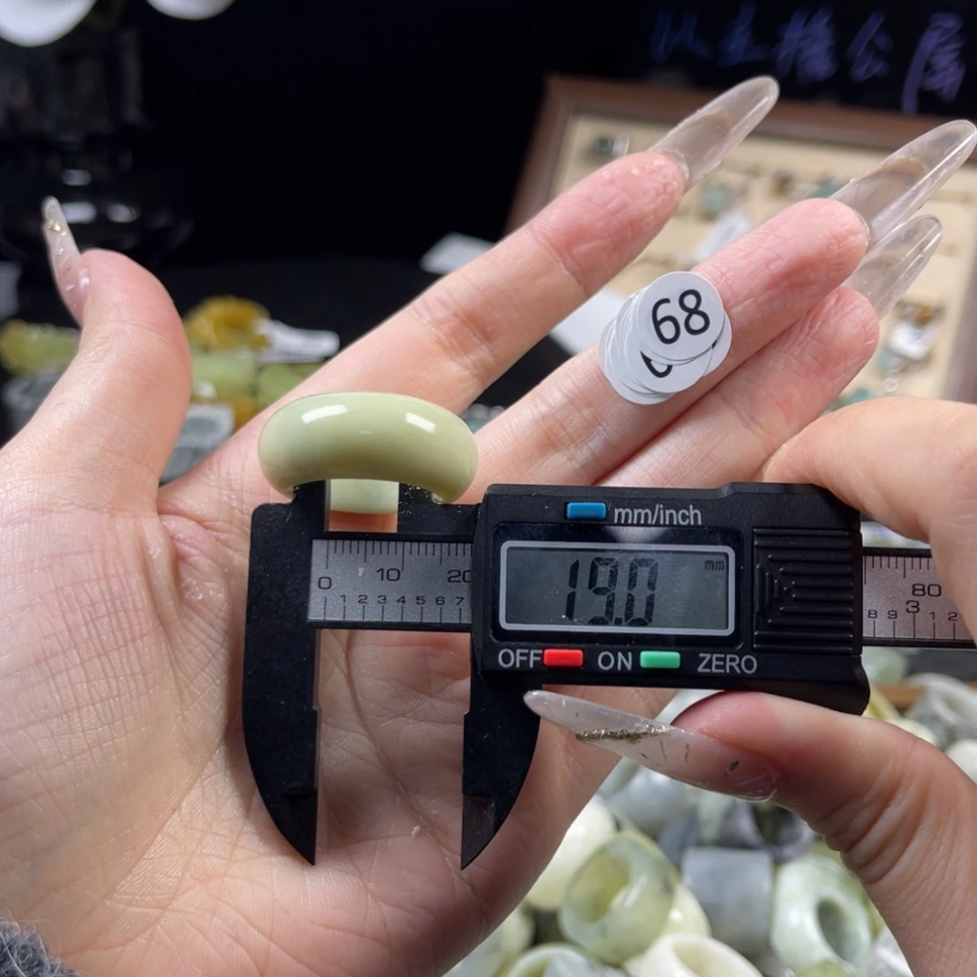 蛇纹石玉未镶嵌戒指
