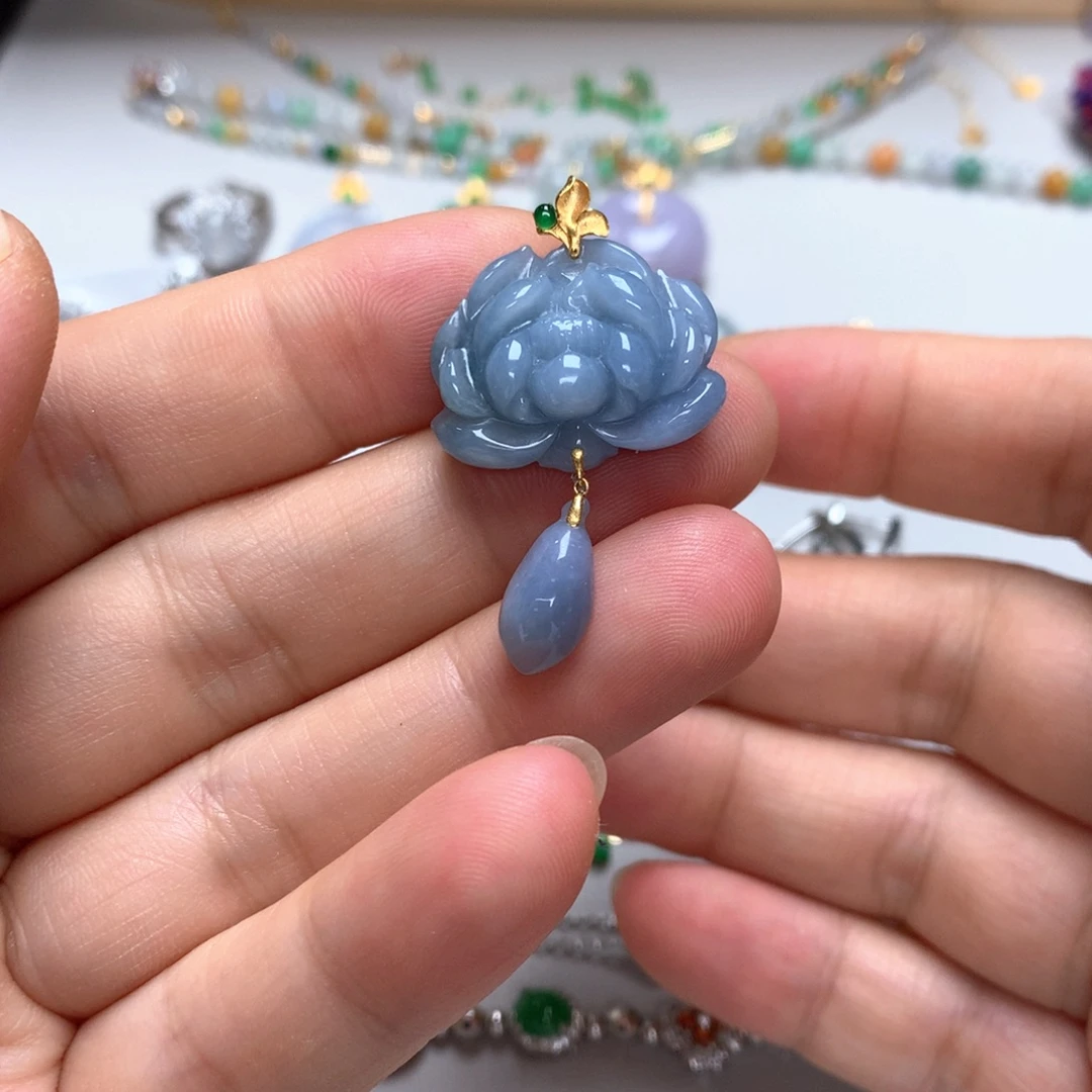 翡翠18K金镶嵌颈饰翡翠荷花