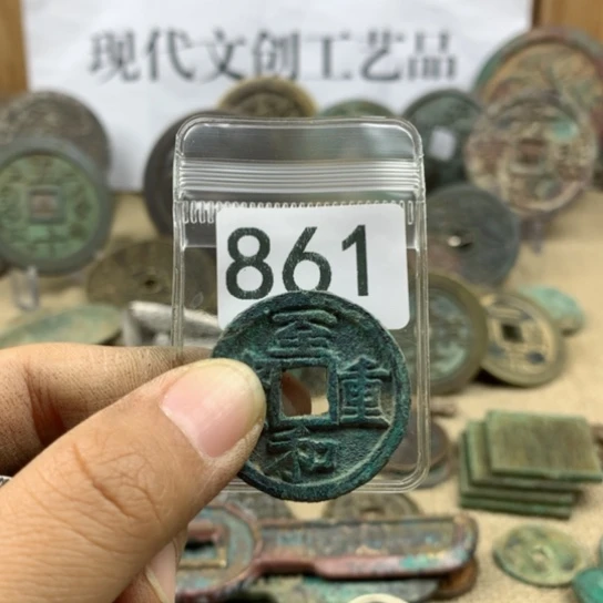 铜福****珍现代文创工艺品