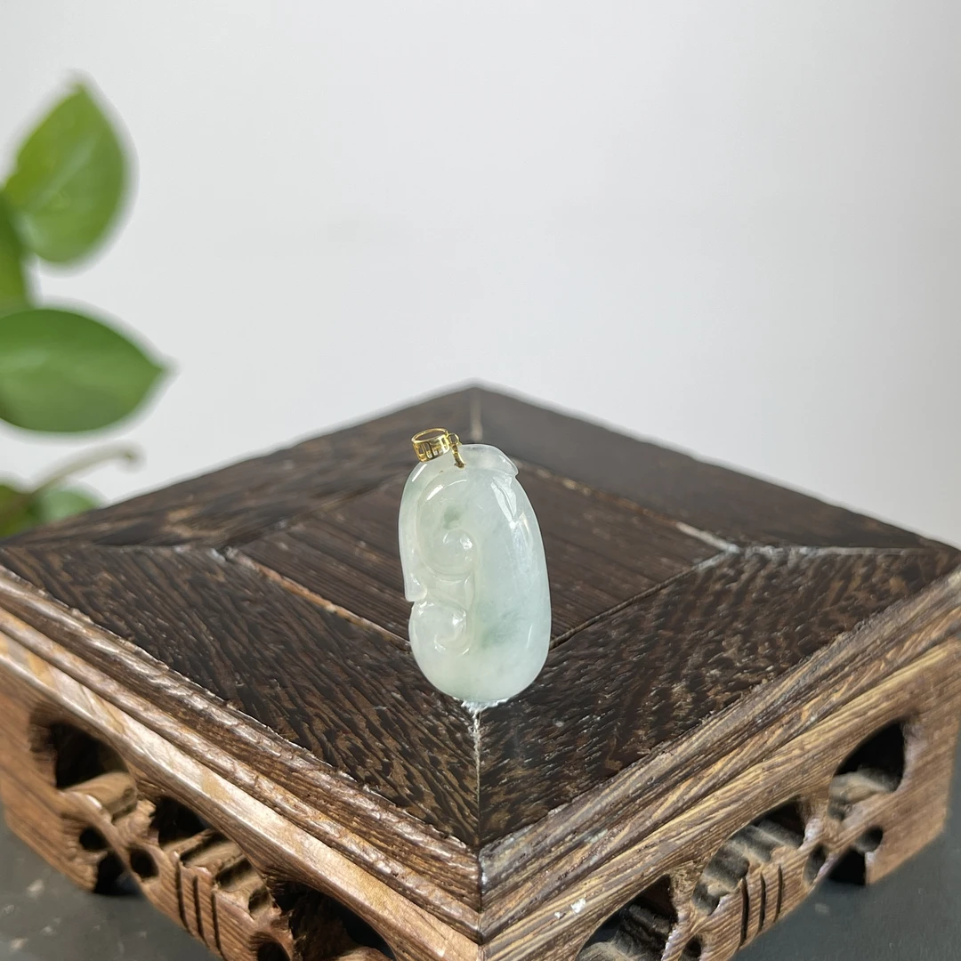 JTW09-014 天然缅甸A货翡翠 18K扣如意