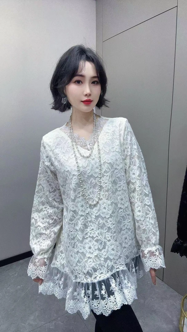 2025欧货蕾丝洋气V领蕾丝飞飞衫时尚宽松大码高级气质上衣6570
