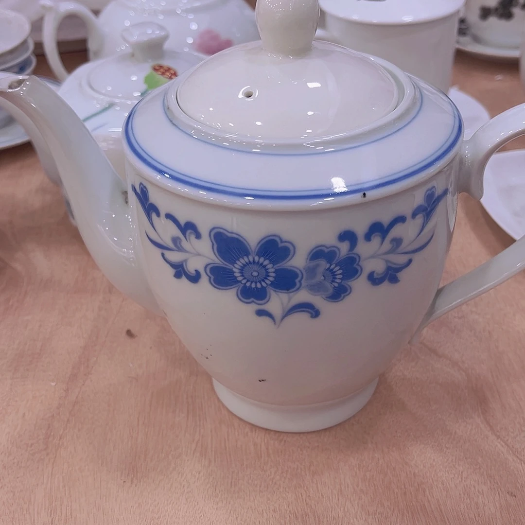 蓝色茶壶盖子颜色不对