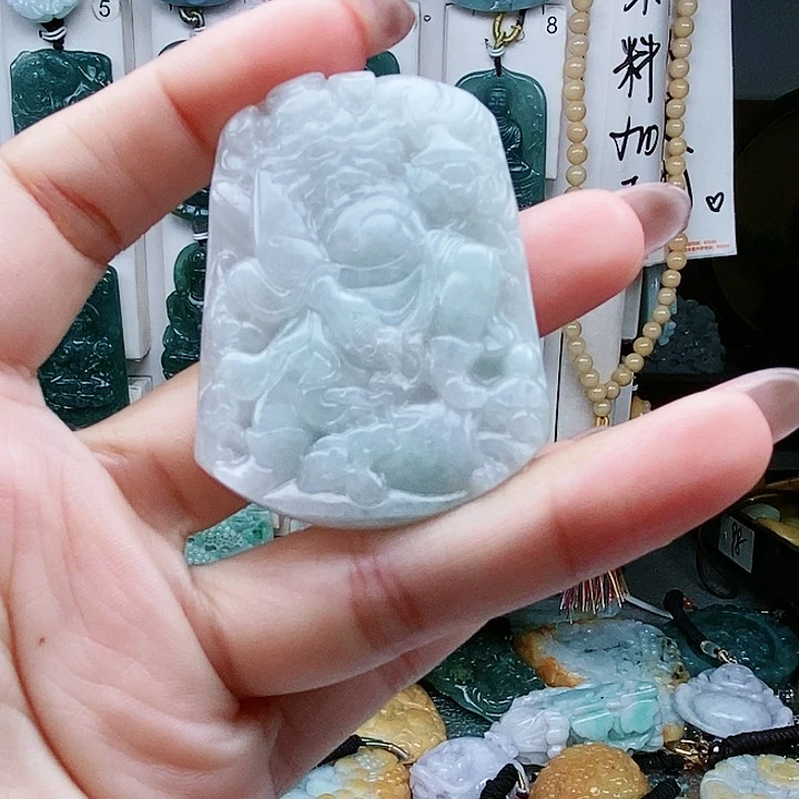 颈饰足铂镶嵌翡翠翡翠