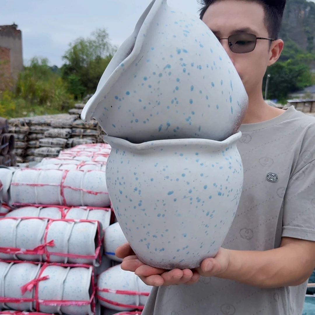 紫砂花盆口20高19（两个花边口白色瑕