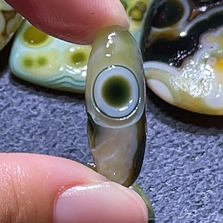 玛瑙/玉髓未镶嵌珠宝奇石