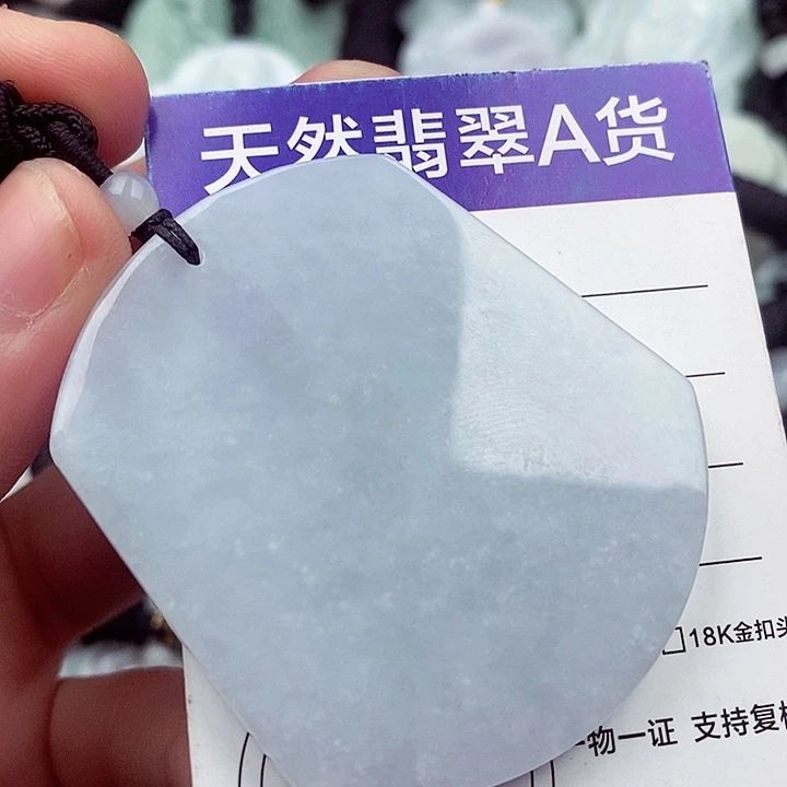 翡翠挂件未镶嵌翡翠