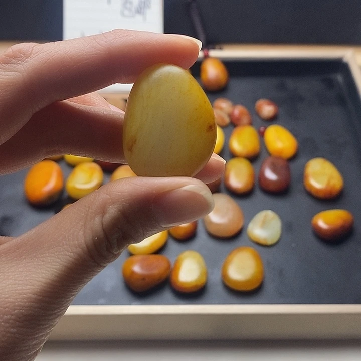 钓***者和田玉（糖玉）未镶嵌珠宝半成品