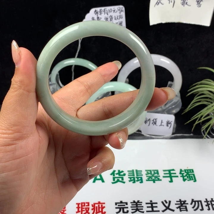 翡翠未镶嵌手镯96