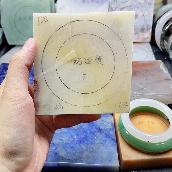 未镶嵌手镯石英质玉定制