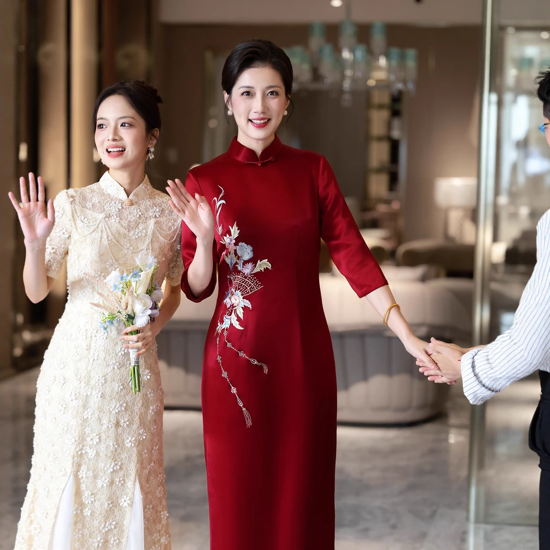 2025新款喜婆婆婚宴装刺绣旗袍新中式气质高贵年轻妈妈礼服秋季