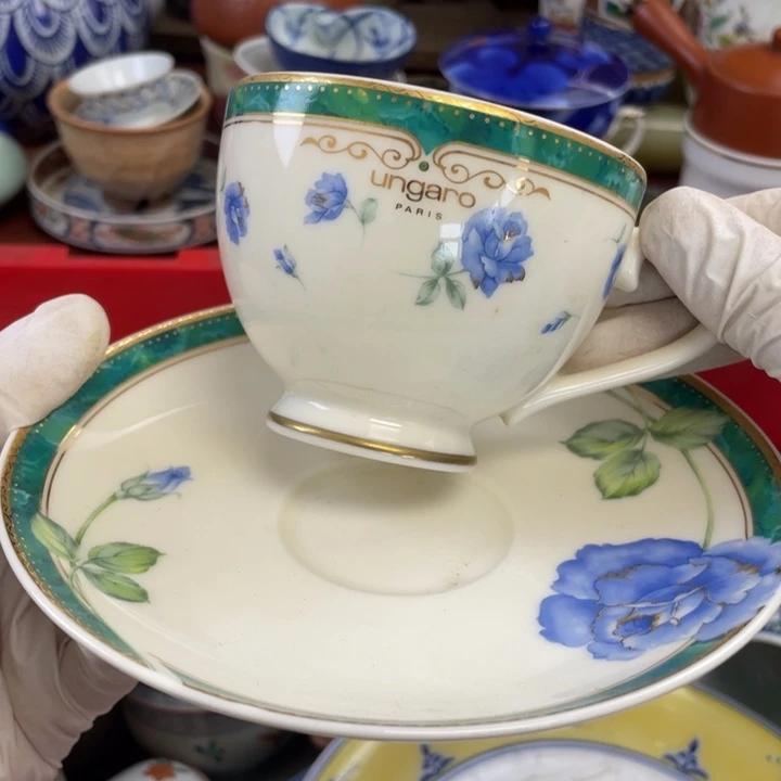他家瓷器真美….开播了