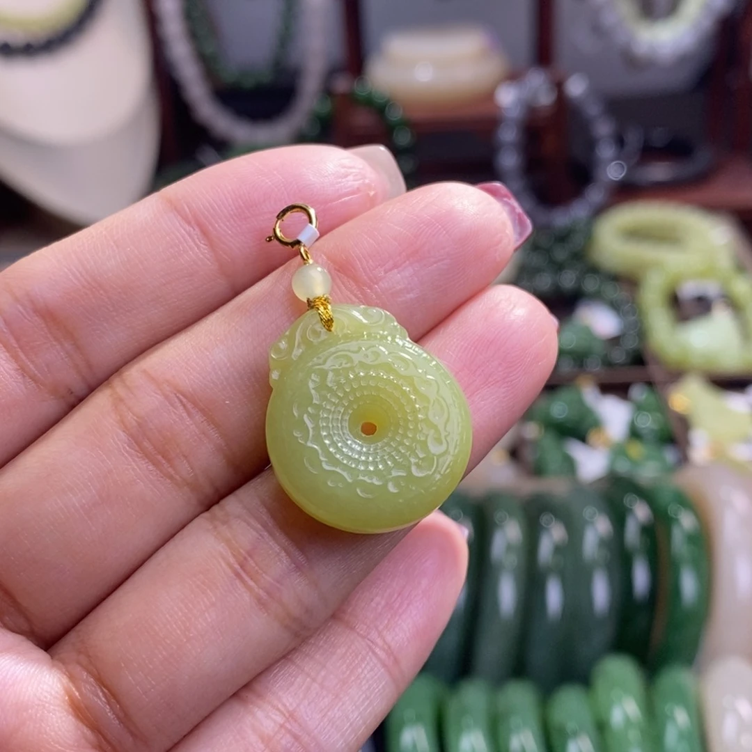 和田玉清货价新疆黄口银平安扣未镶嵌