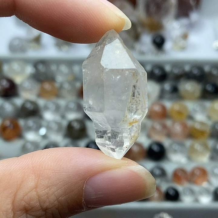 颈饰水晶未镶嵌双尖白闪灵