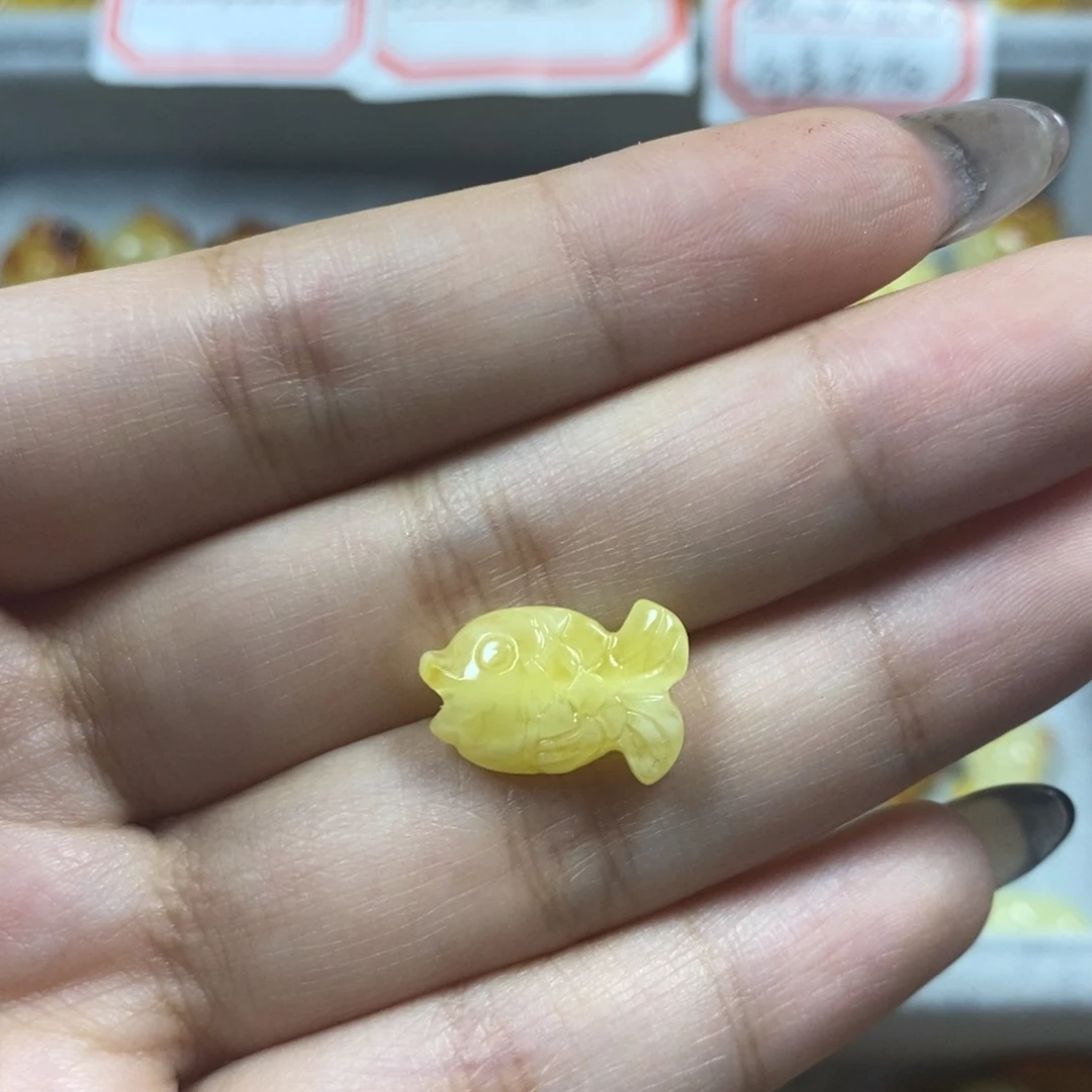 未镶嵌颈饰蜜蜡小鱼