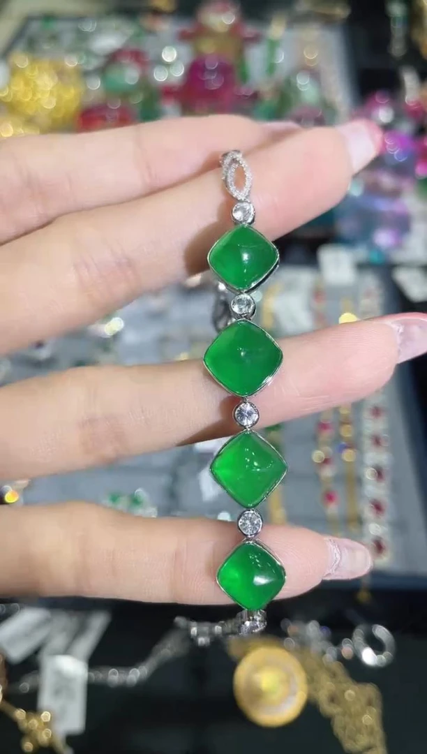 18K金镶嵌天然祖母绿手链唐塔款