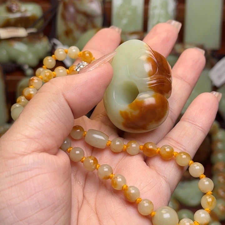 未镶嵌岫岩河磨玉（透闪石质玉）把件